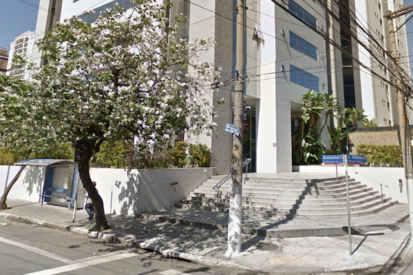 Fachada externa da clínica